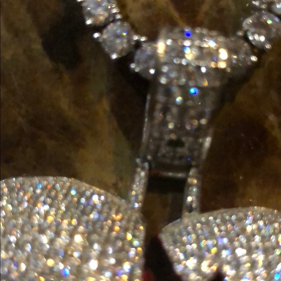 Iced out broken heart pendant - Picture 5 of 5